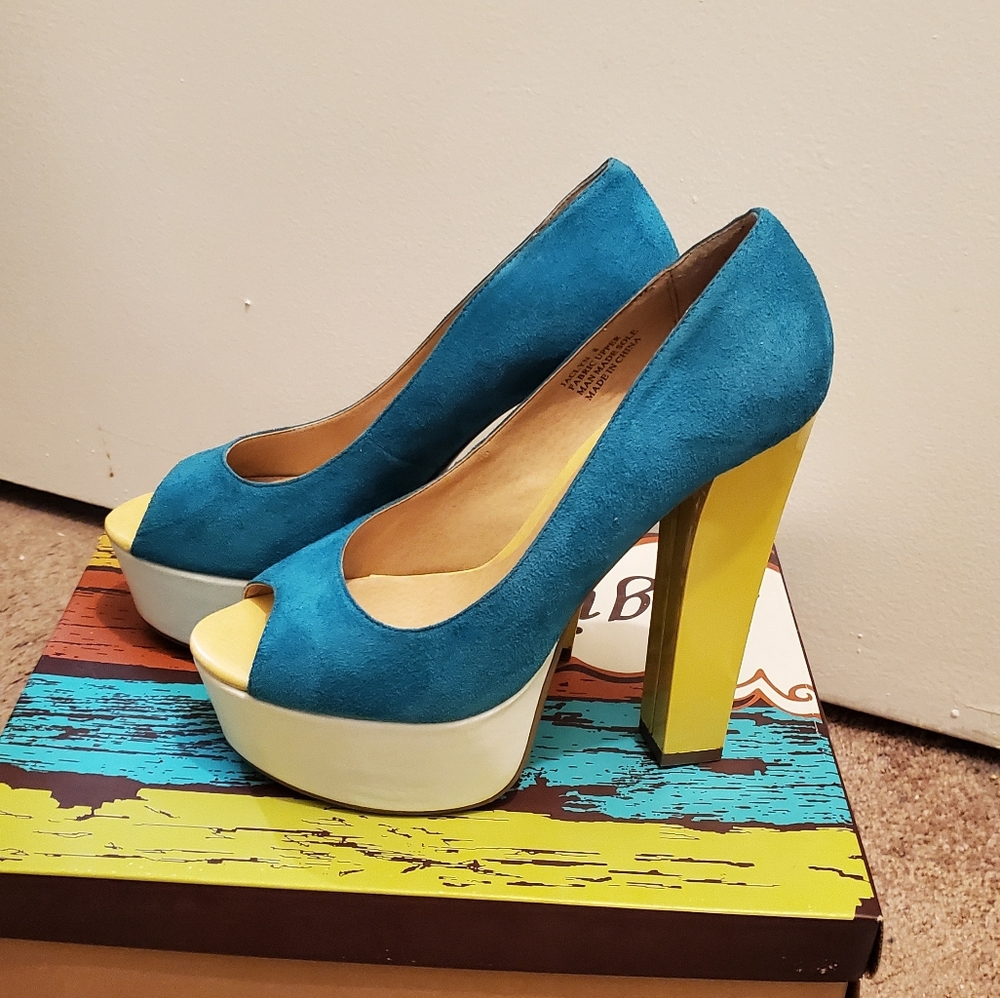 Turquoise Heels - Picture 2 of 3